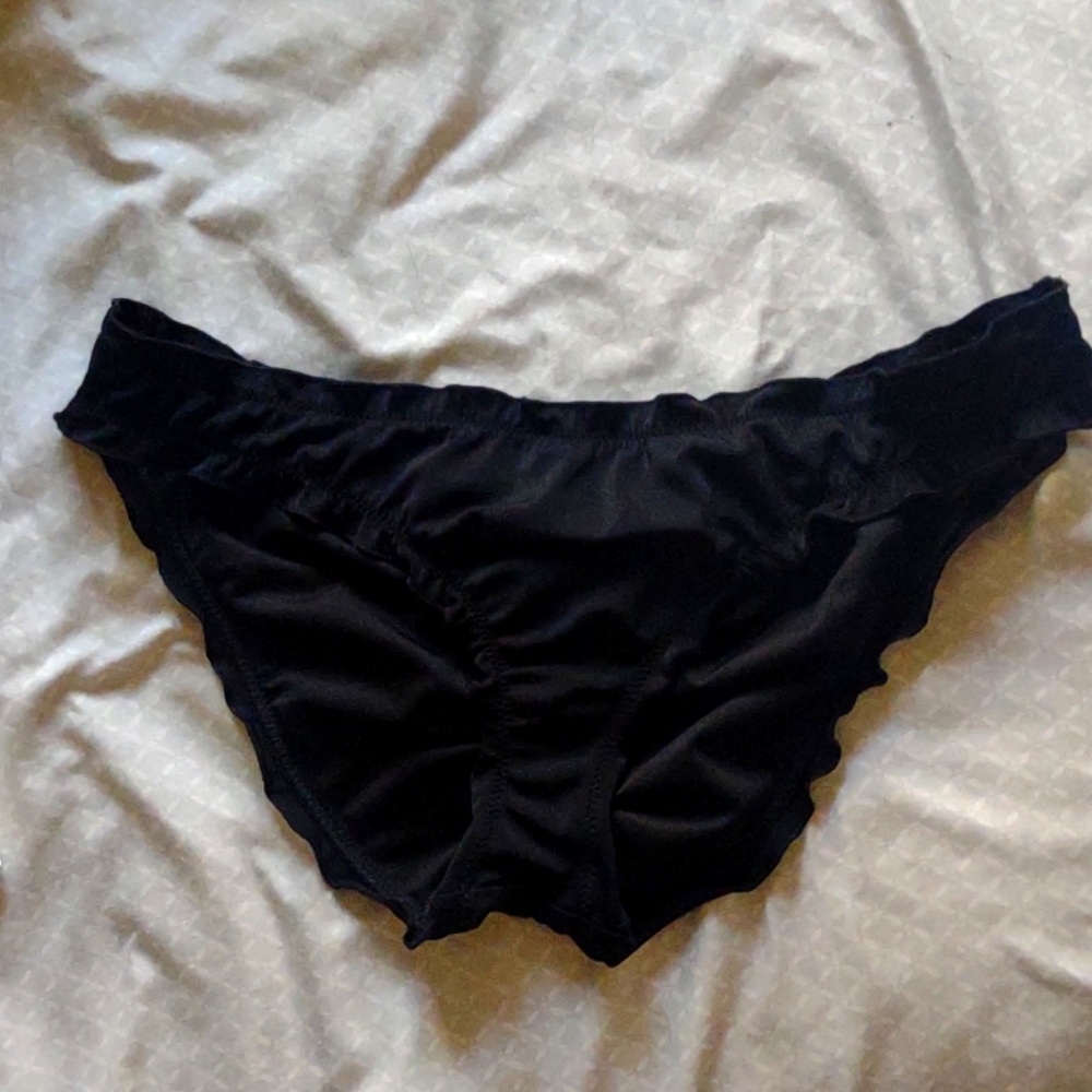 Black Victoria's Secret swimsuit bottoms